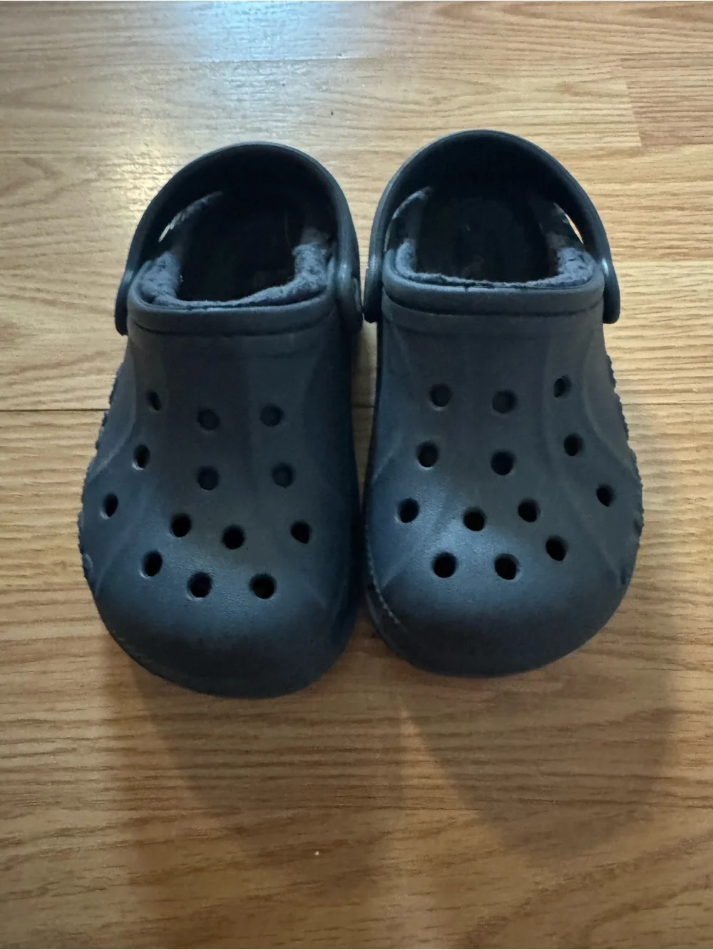 navy blue CROCS c9